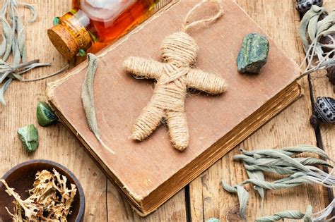 Voodoo Dolls and Collective Consciousness: The Impact of Supervision on Group Rituals